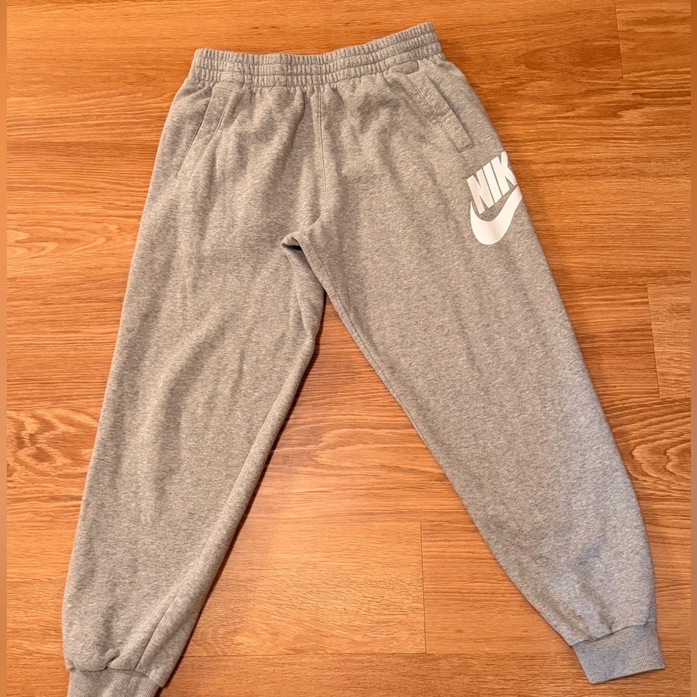 Nike Club Fleece Joggers (Big Kid)